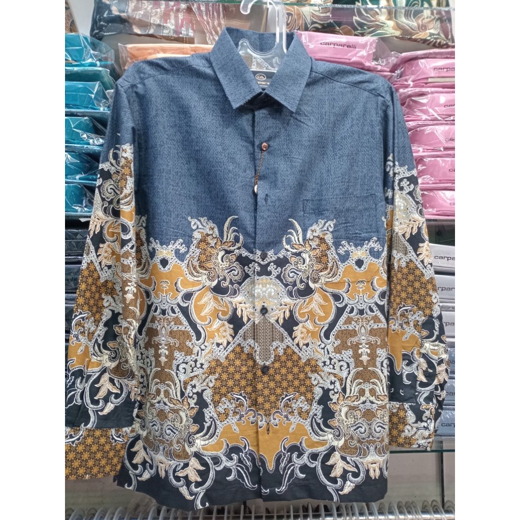 Kemeja lengan panjang motif batik Carparelli