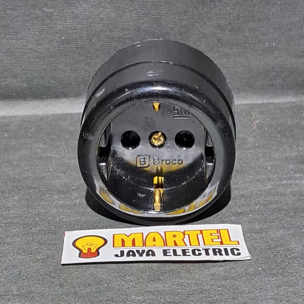 Stop kontak arde broco hitam