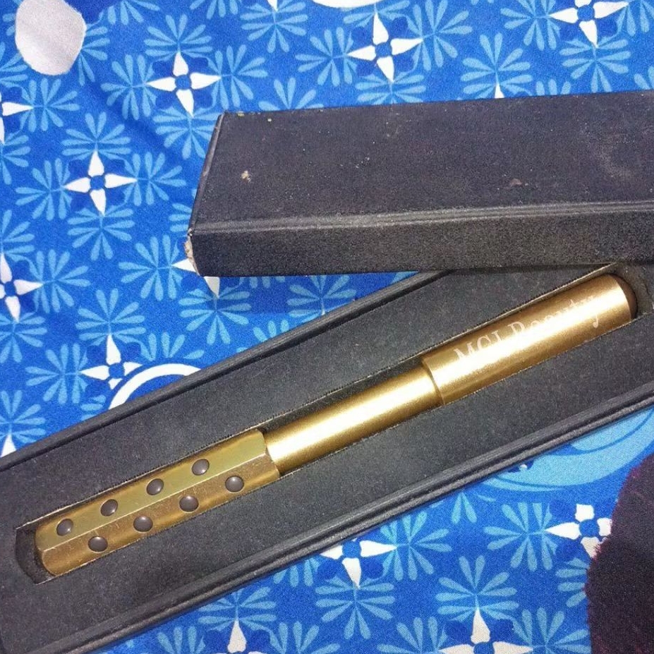 Preloved Magic Stick original MCI roller penghilang kerutan roller batu germanium