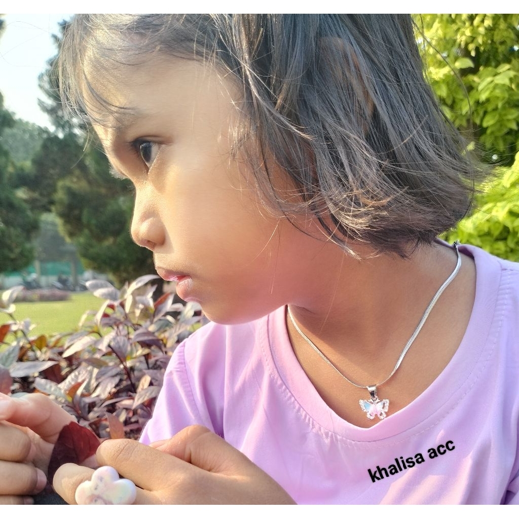 kalung belut titanium plus liontin kupu kupu. 4 motif warna pelangi dan ping .ideal untuk semua usia