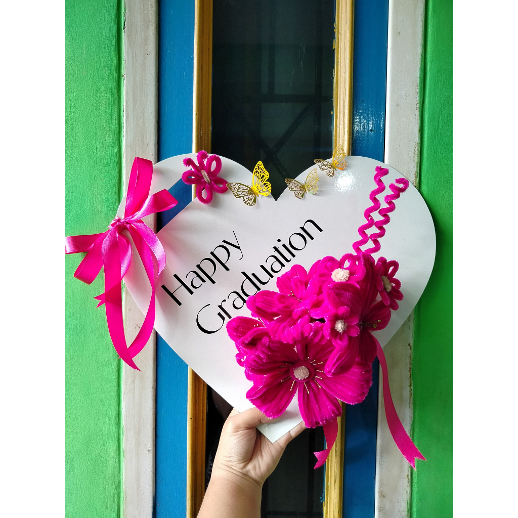 Hiasan Bouquet Bunga Flanel Love Heart "Happy Graduation" – Dekorasi Wisuda Unik