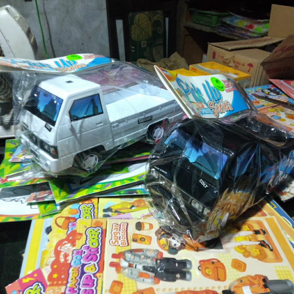 miniatur mobil pick up bisa jalan pakai batere