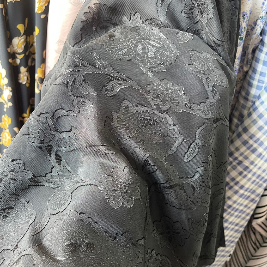 kain Ciffon Uragiri Hitam pekat - Kain Ceruty uragiri  - Kain Sifon Embos - Kain  Gamis