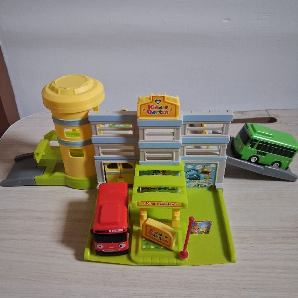 PRELOVED - Tayo The Little Bus - Tayo Playset City Kindergarten ( Rogi)
