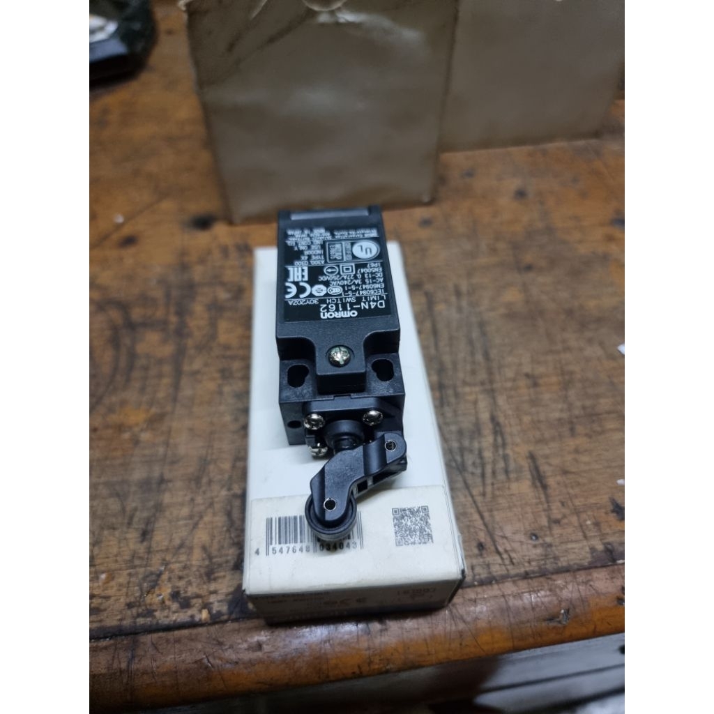 OMRON LIMIT SWITCH D4N-1162
