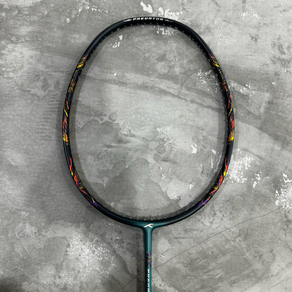 Raket Badminton Hundred Predator 84