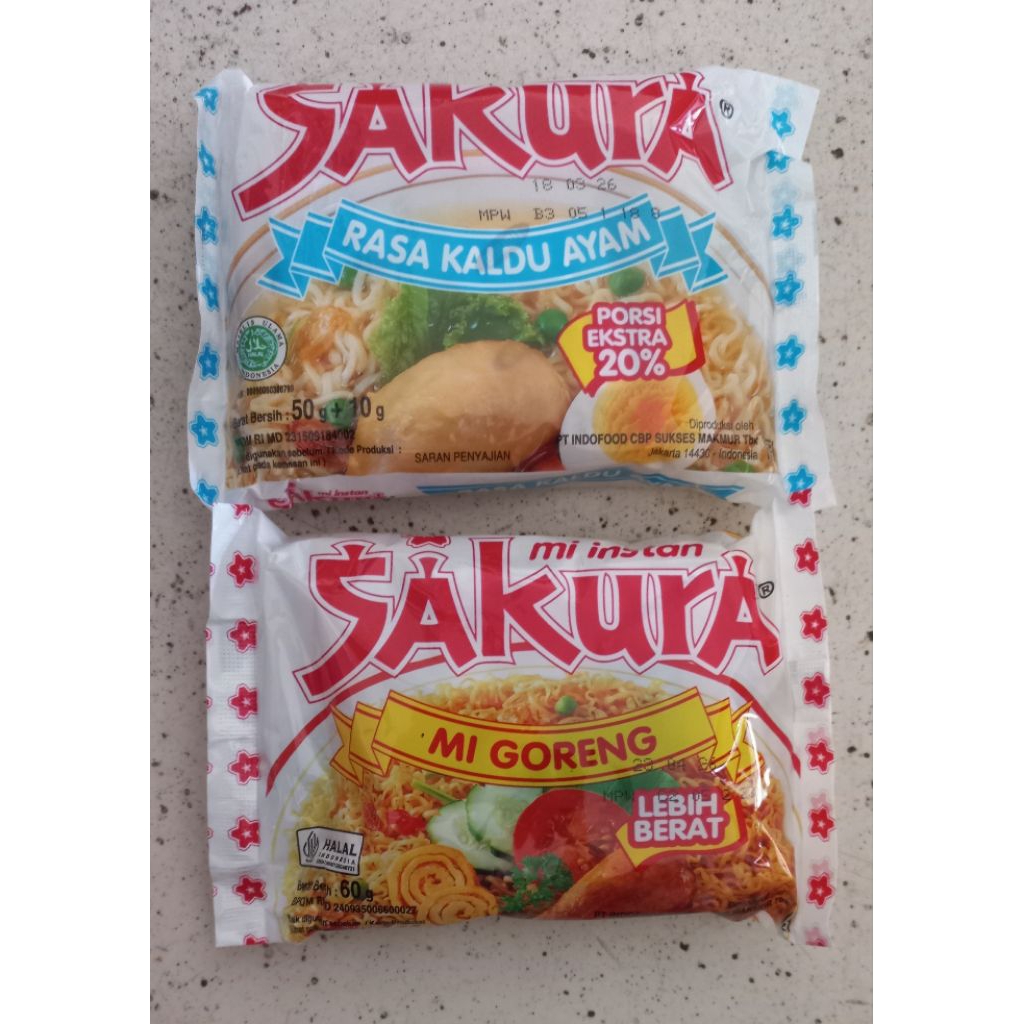 Mie Sakura rasa kaldu ayam dan mi goreng