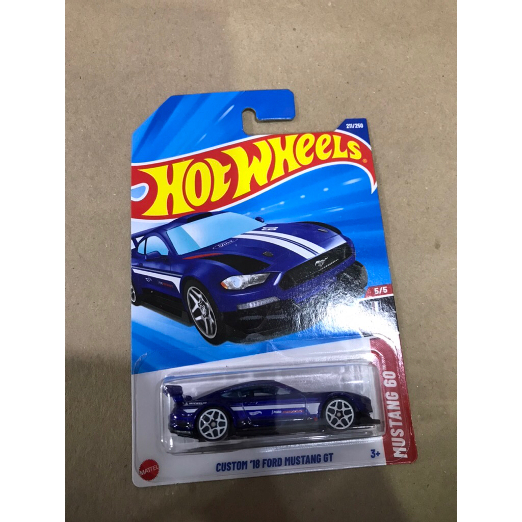 HOT WHEELS CUSTOM 18 FORD MUSTANG GT