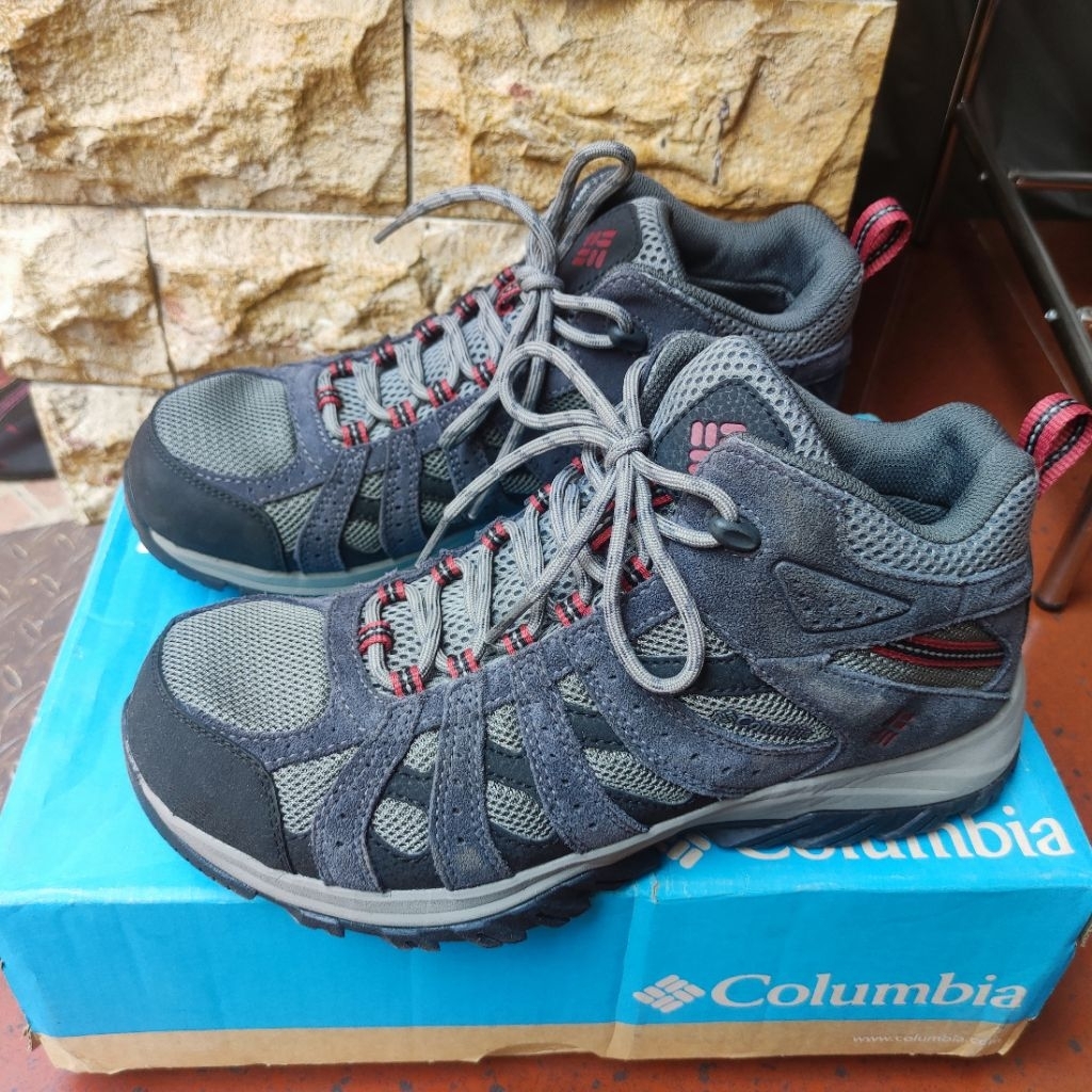 Preloved Columbia Canyon Point Waterproof Sepatu Gunung Outdoor Hiking Original