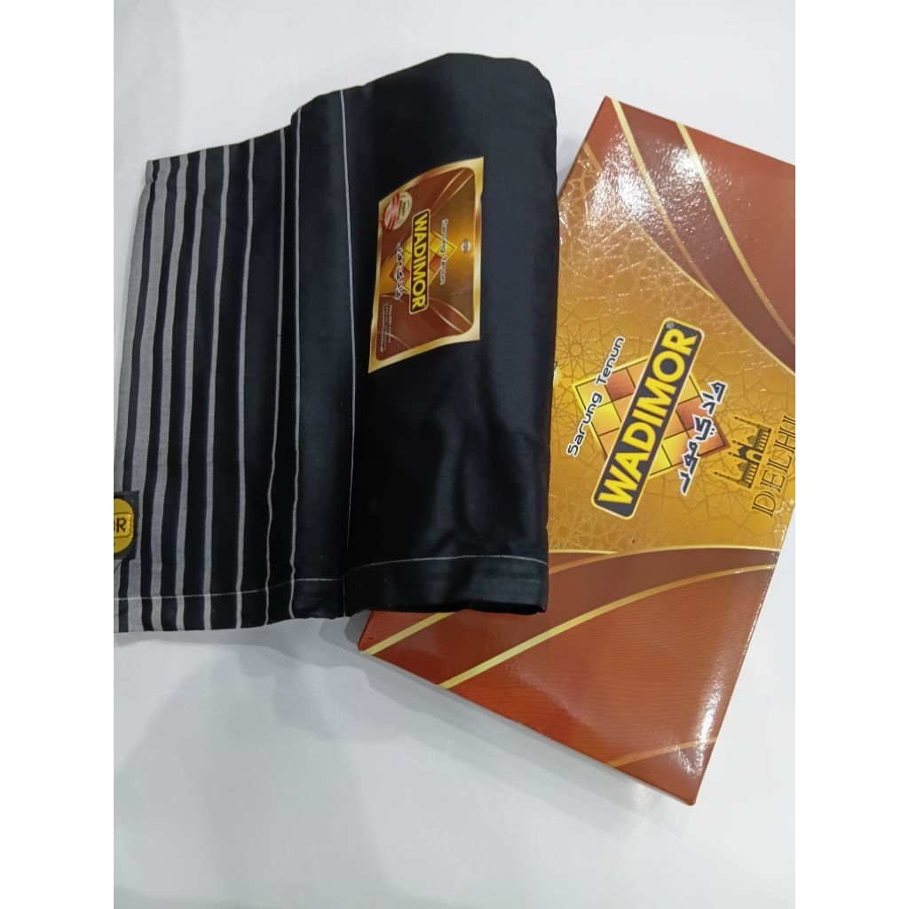Sarung wadimor hitam polos Sarung wadimor hitam tumpal