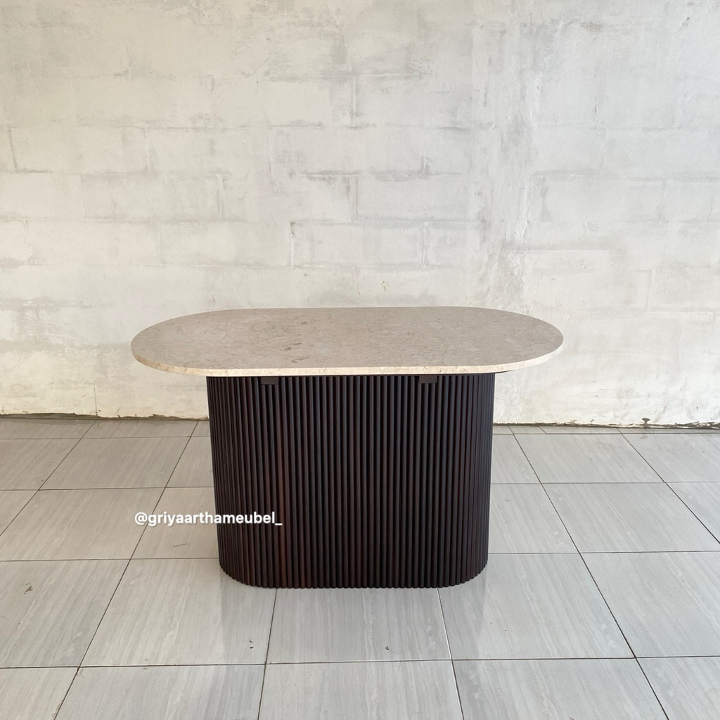 Meja makan oval marmer cream Meja makan oval kaki salur modern