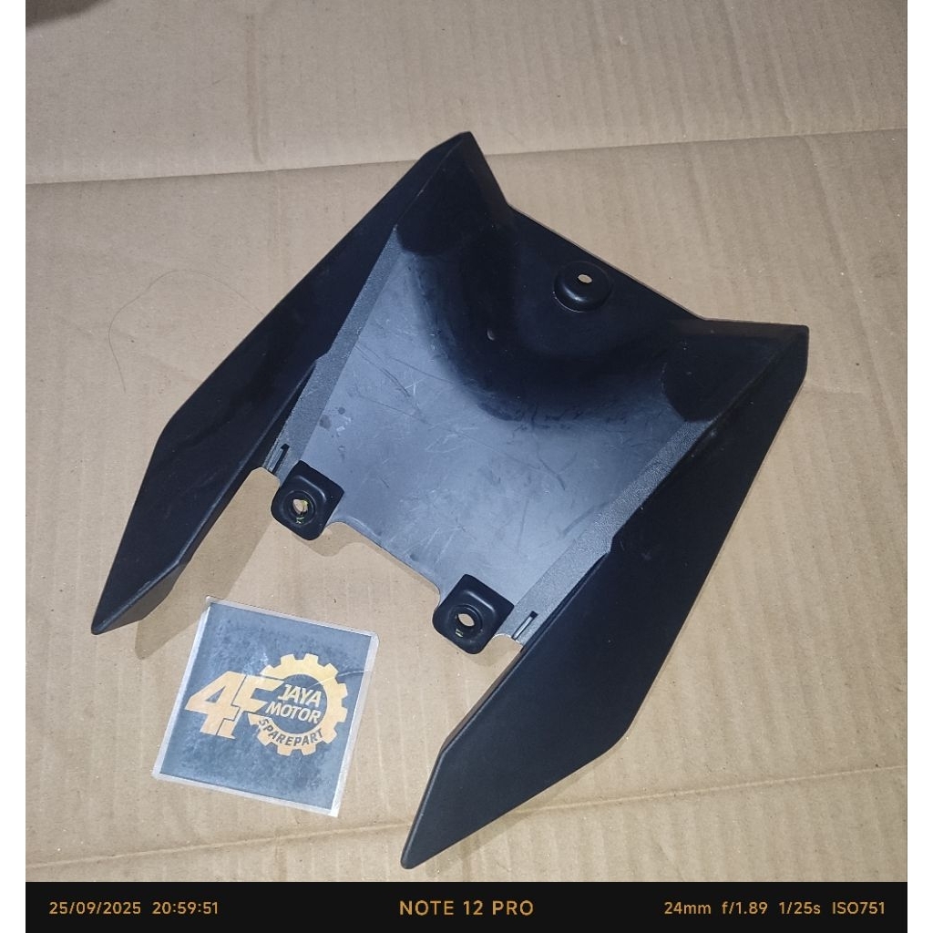 sambungan body belakang bawah jok satria fu injeksen