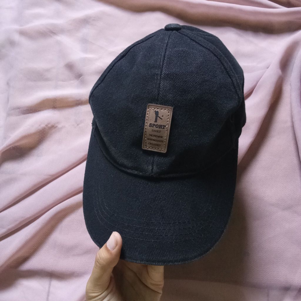 topi hitam cewe/cowo bisa bahan tebal mr. diy•topi baseball hitam masih bagus tebal