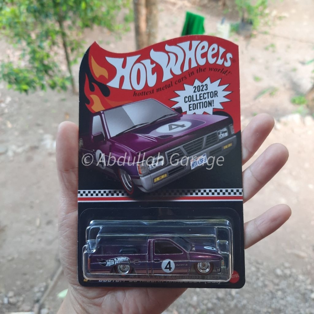 HOT WHEELS NISSAN HARDBODY D21 COLLECTOR EDITION