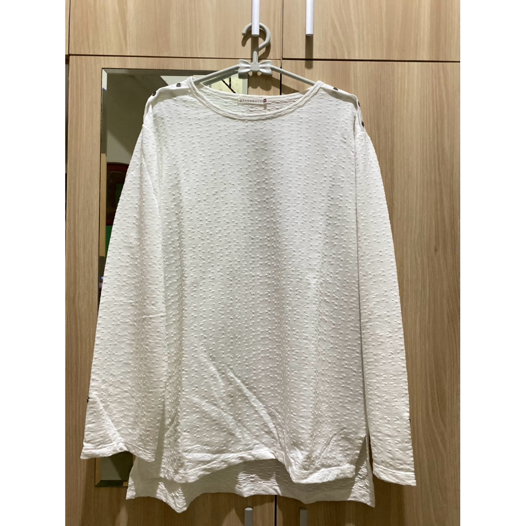 kaos putih lengan panjang wanita phenomenal || preloved