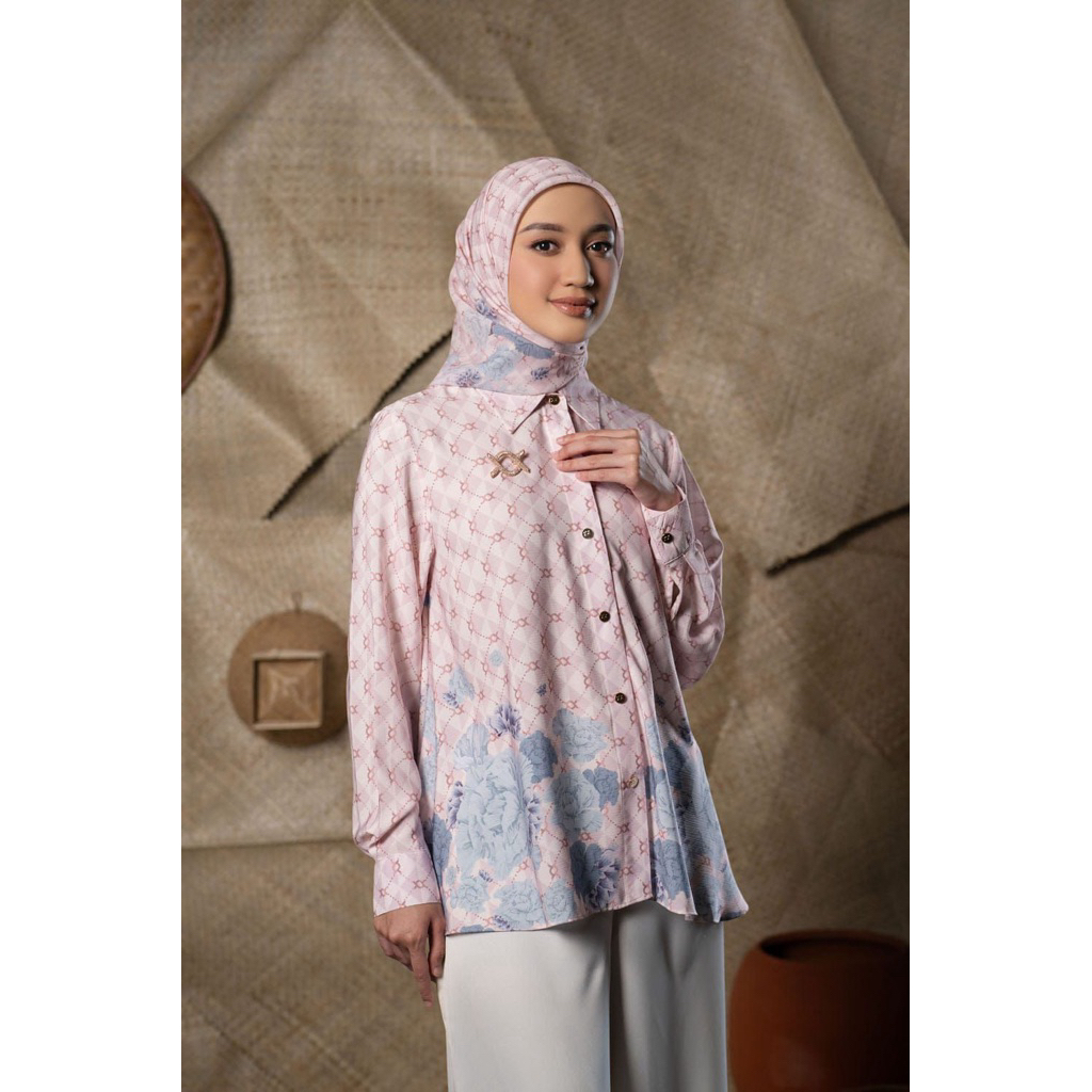 WEARING KLAMBY ROSETTE