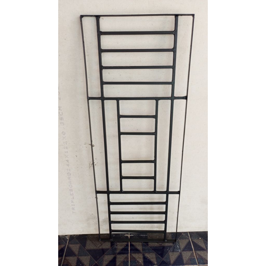 tralis jendela ukuran 135 x 59 cm - Pengaman Jendela Besi