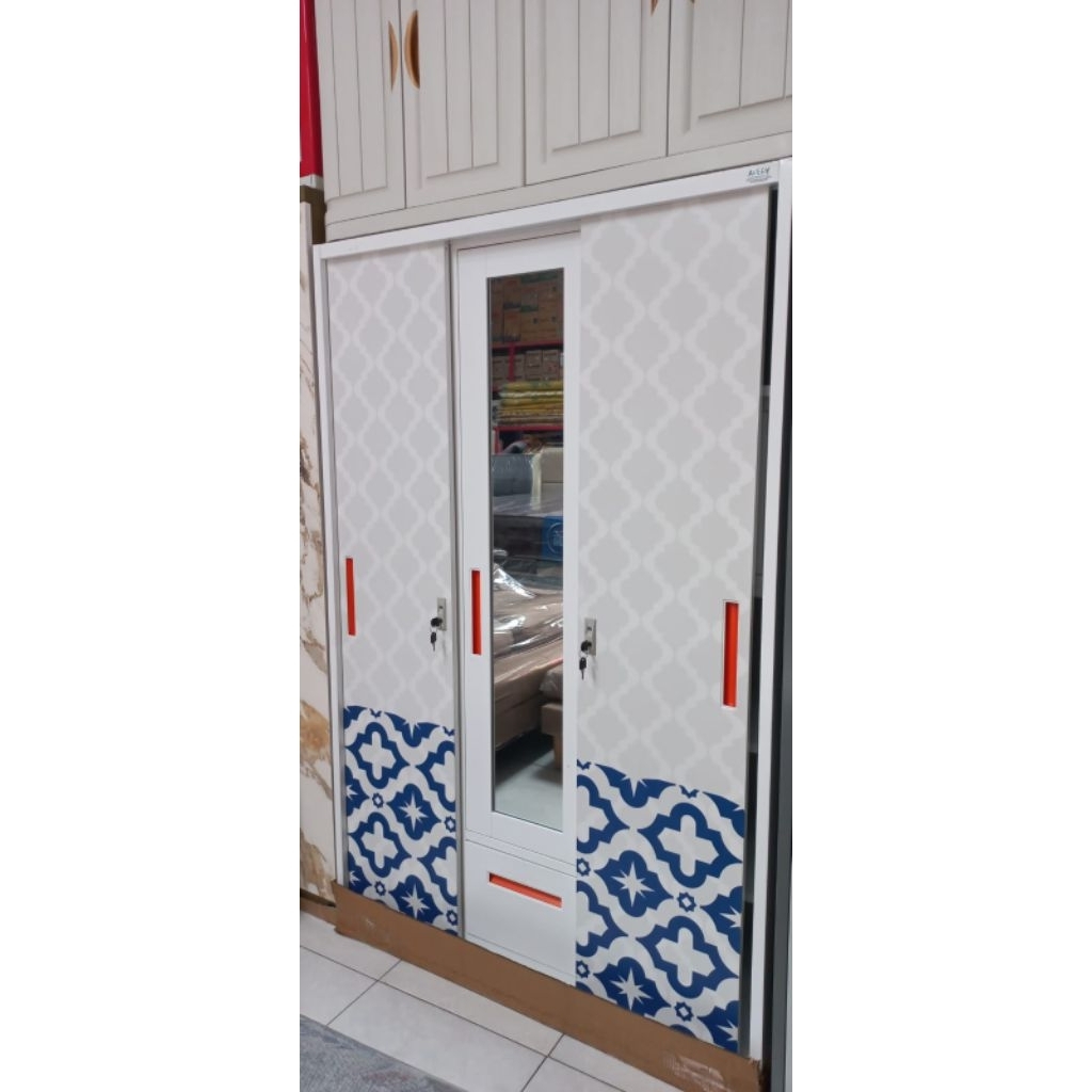LEMARI PLAT BESI 3PINTU AVERY