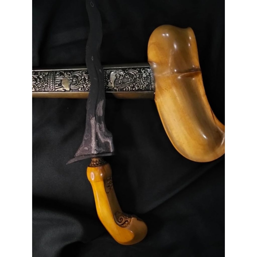 Keris Sepuh Buto Ijo Luk 9 Pamor Ceprit Tangguh Majapahit Kuno