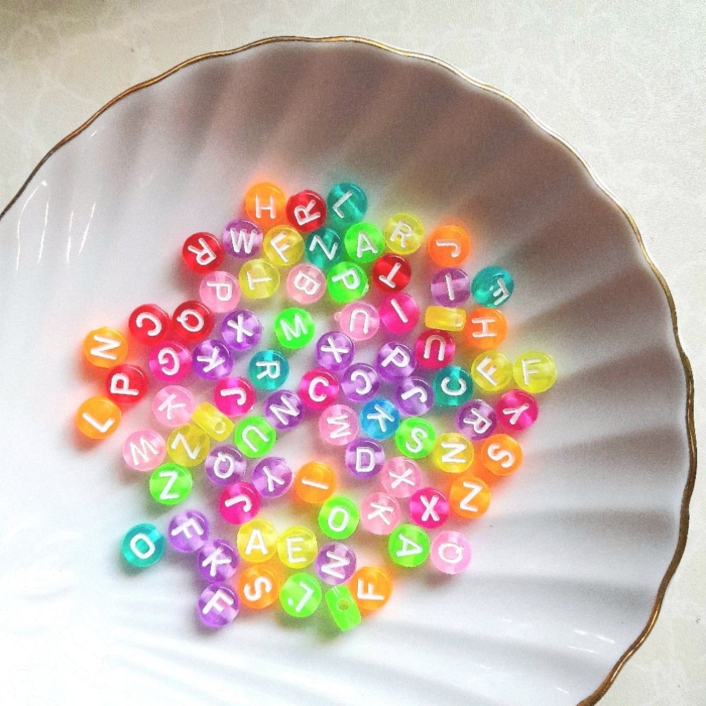 RANDOM 100 pcs | TAMBAHAN  HURUF ATAU INISIAL UNTUK GELANG KALUNG ATAU CINCIN DLL | MANIK HURUF INIS