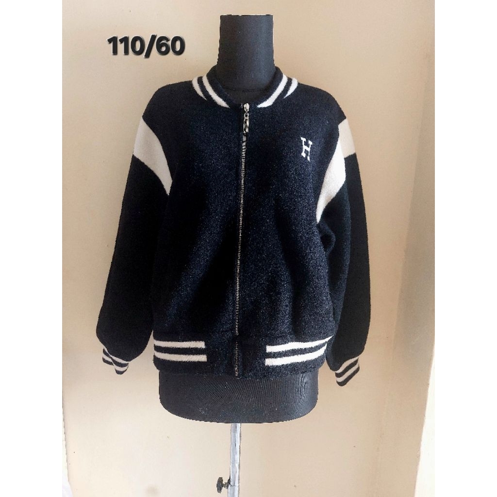 Jaket Varsity Fuzzy