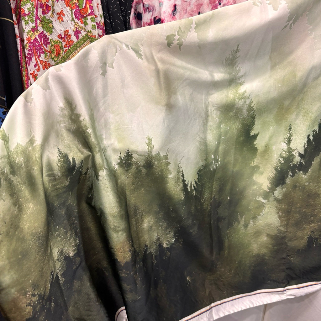 Kain BabySilk Motif Abstrak Pinggir – Bahan Jahit Gamis, Dress, Kebaya Modern Elegan El