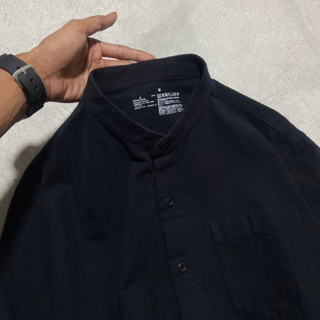 KEMEJA SANGHAI MUJI HITAM