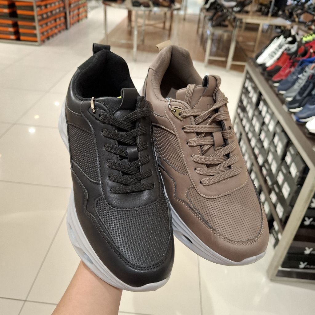 Sepatu Pria Bertali Empuk dan Ringan Brand Yongki Komaladi ORI