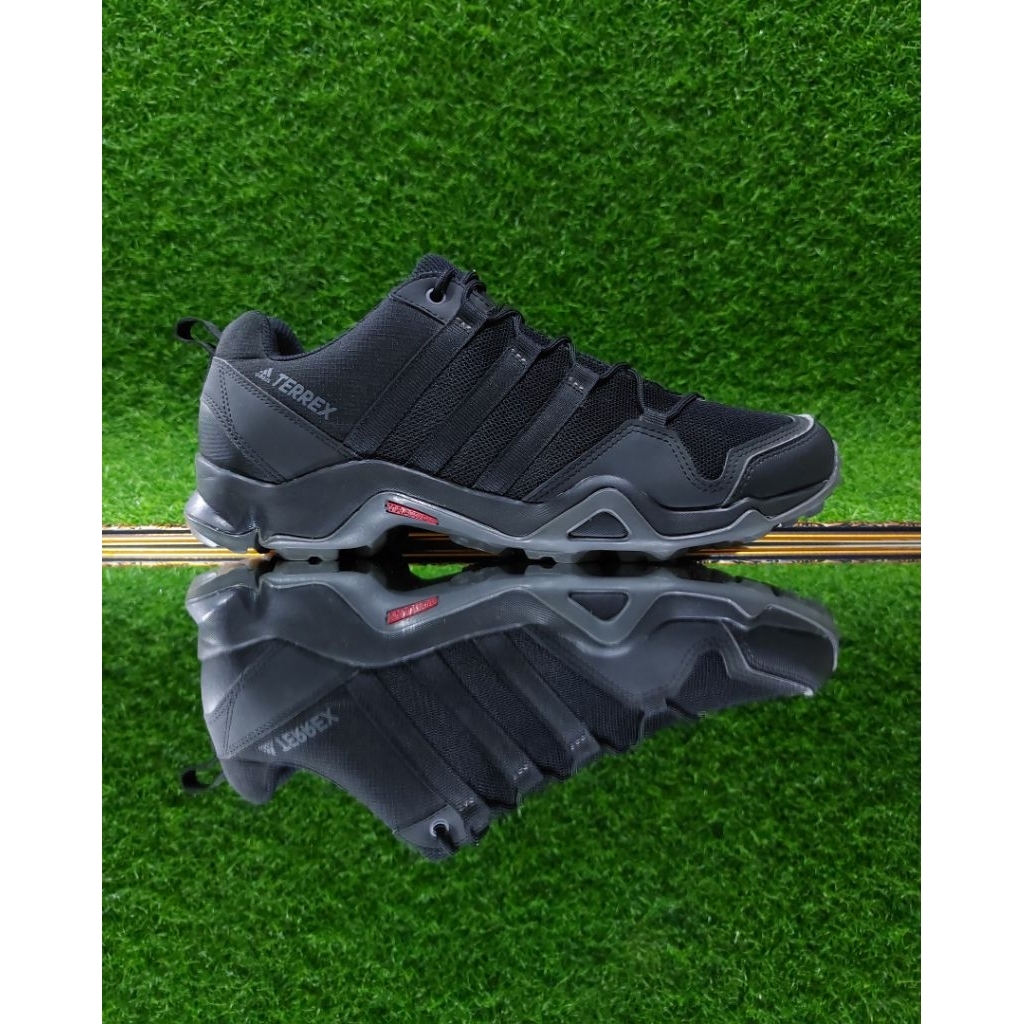 sepatu gunung trekking adidas size 43