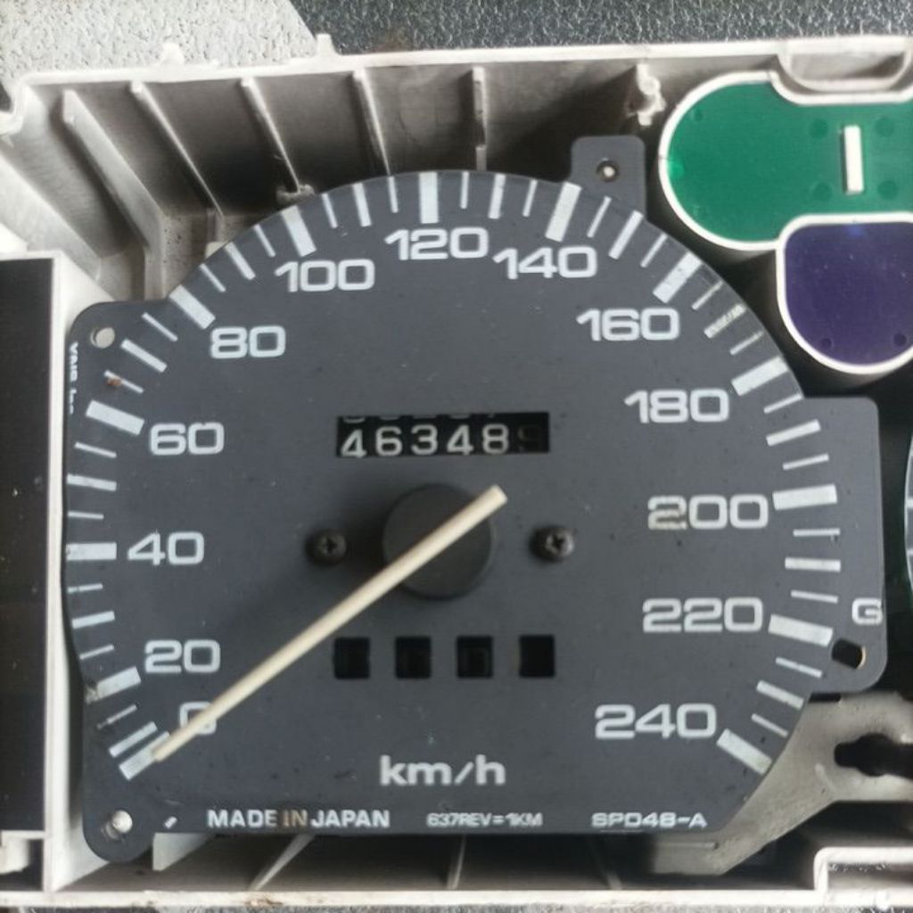 indikator kecepatan speedometer analog Mazda Interplay
