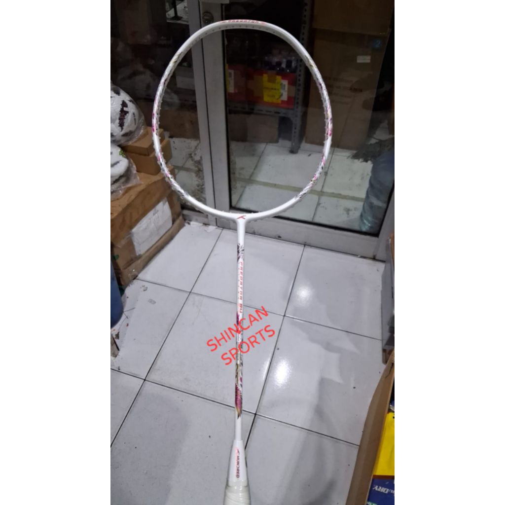RAKET BADMINTON HUNDRED PREDATOR 82 EXTREME