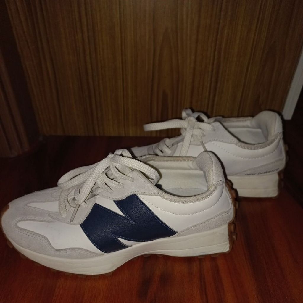 New Balance 327