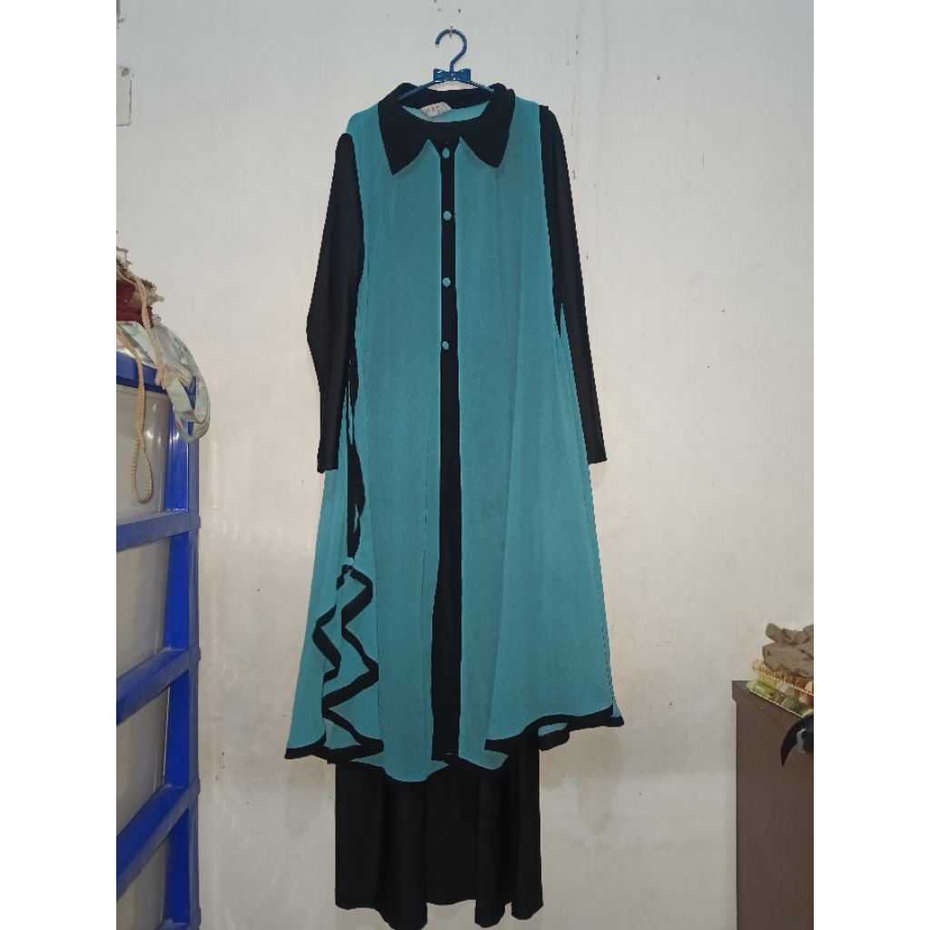 (Preloved Pribadi) Gamis hitam 1 Set dengan Rompi/outer Biru panjang polos