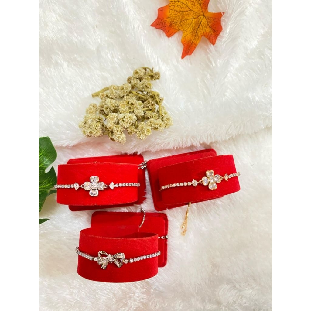 Gelang serut bunga putih,emas & pita silver