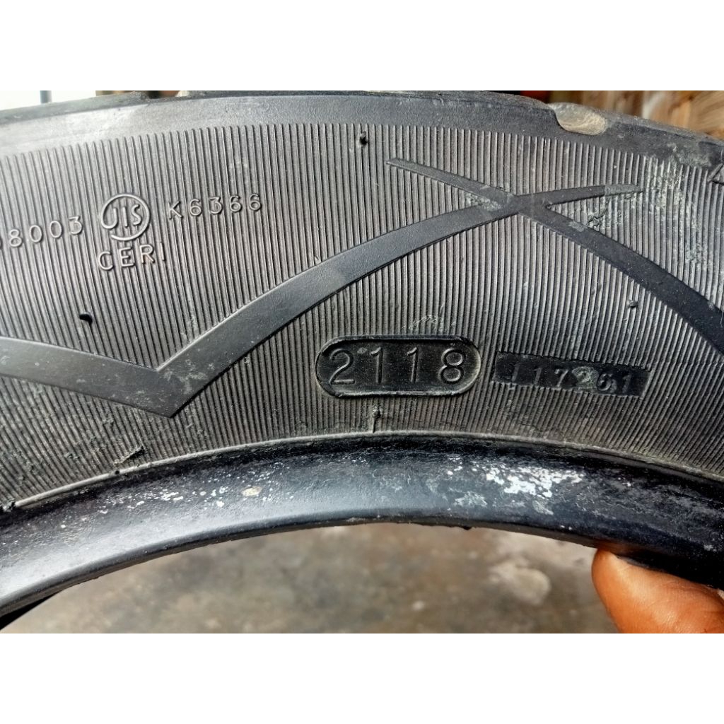 ban seken ukuran130/90-15 stormsp layak tubeless