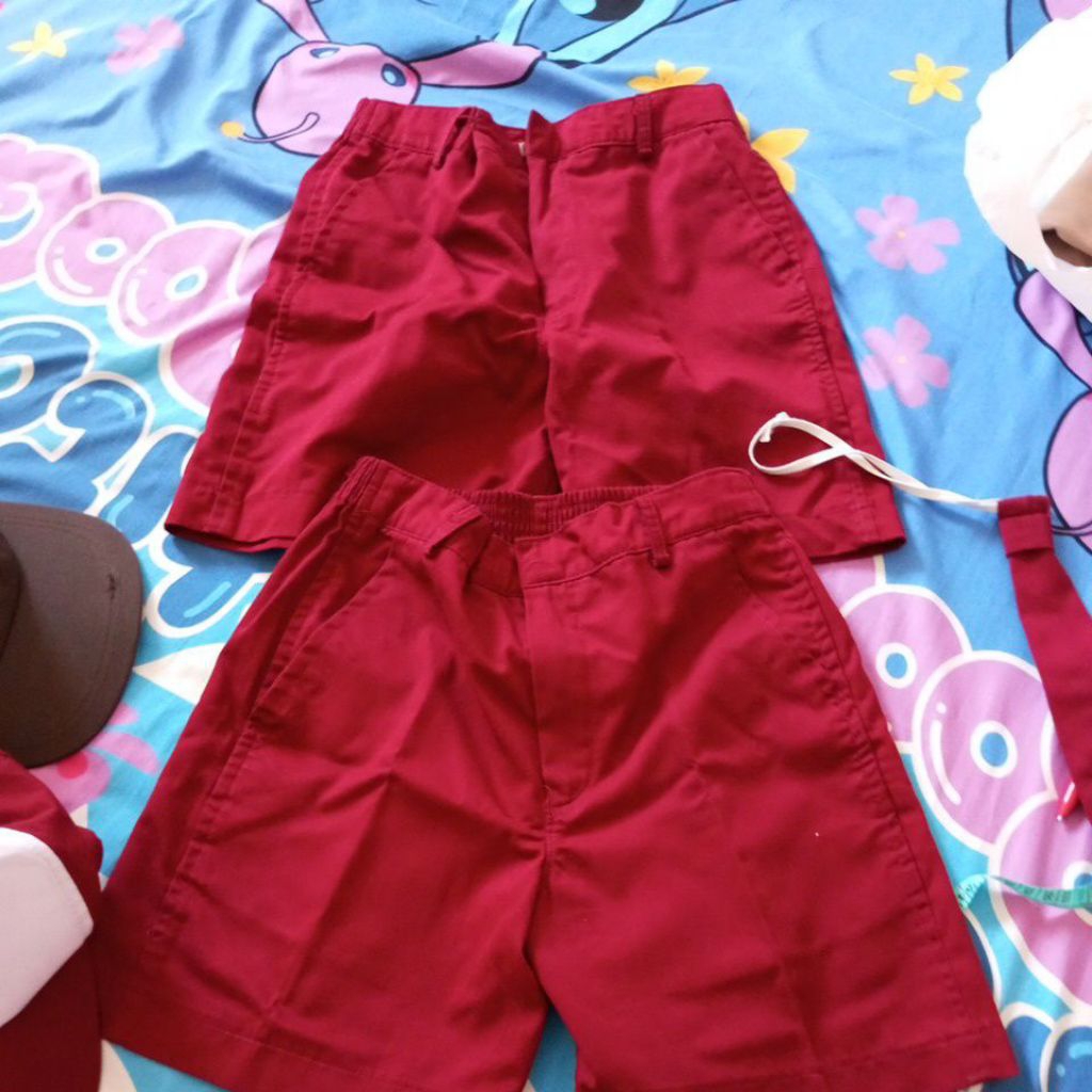 Preloved Seragam celana pendek merah, topi, dasi, Bina Kusuma