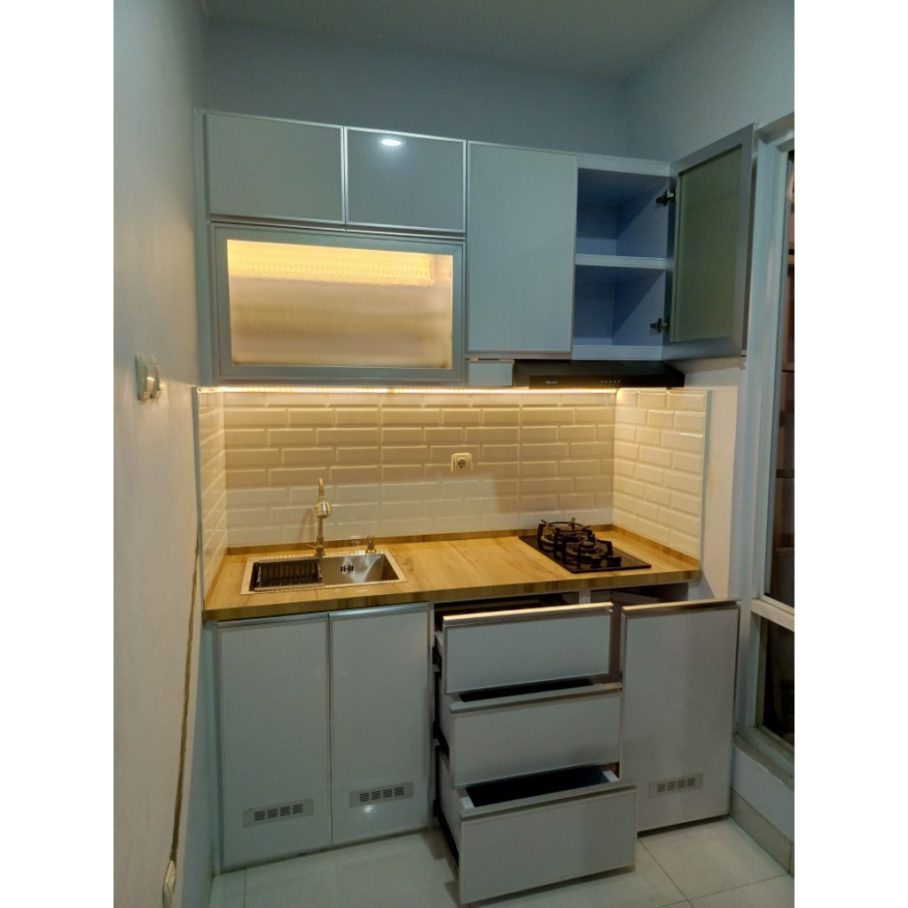 kitchen set aluminium