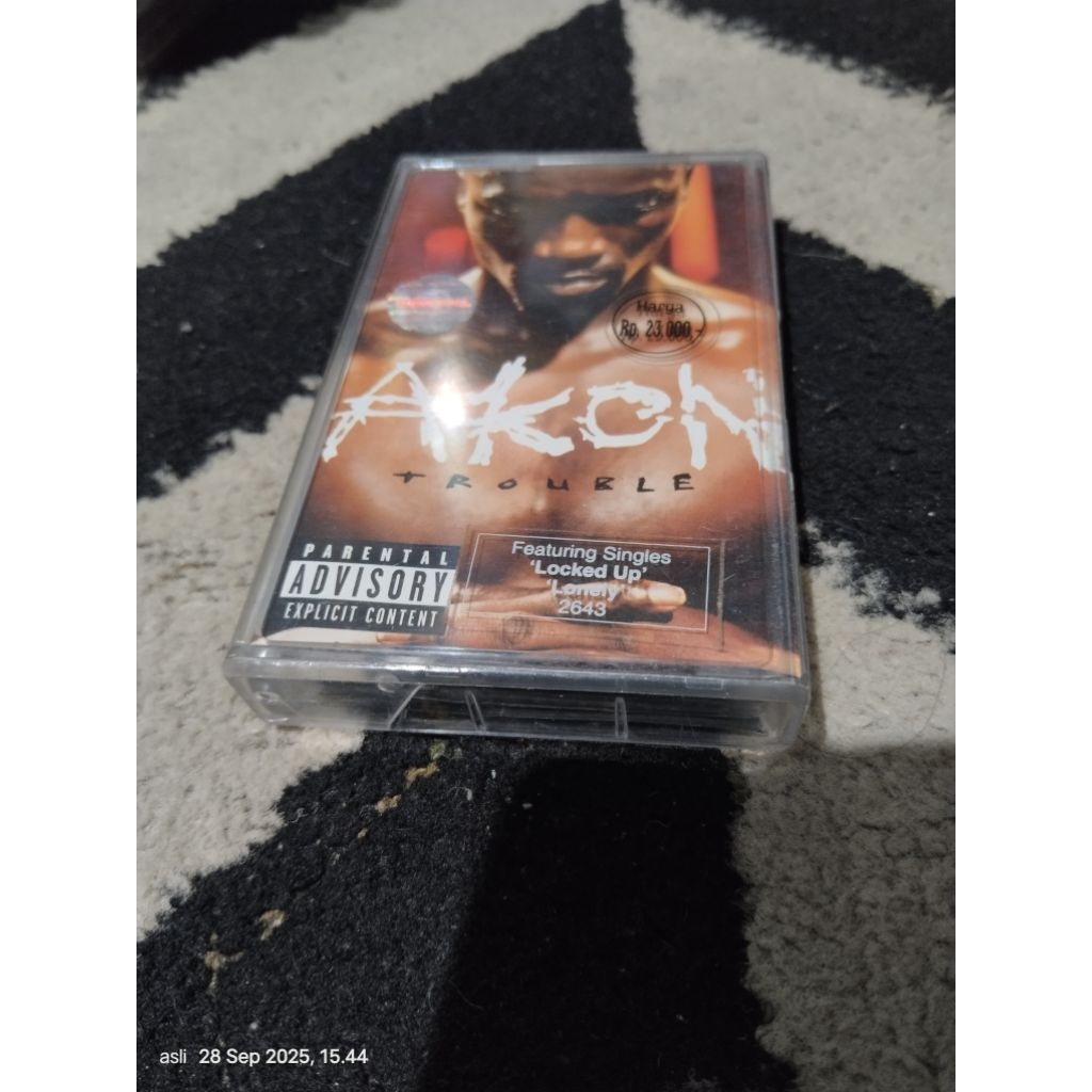 kaset pita akon / trouble