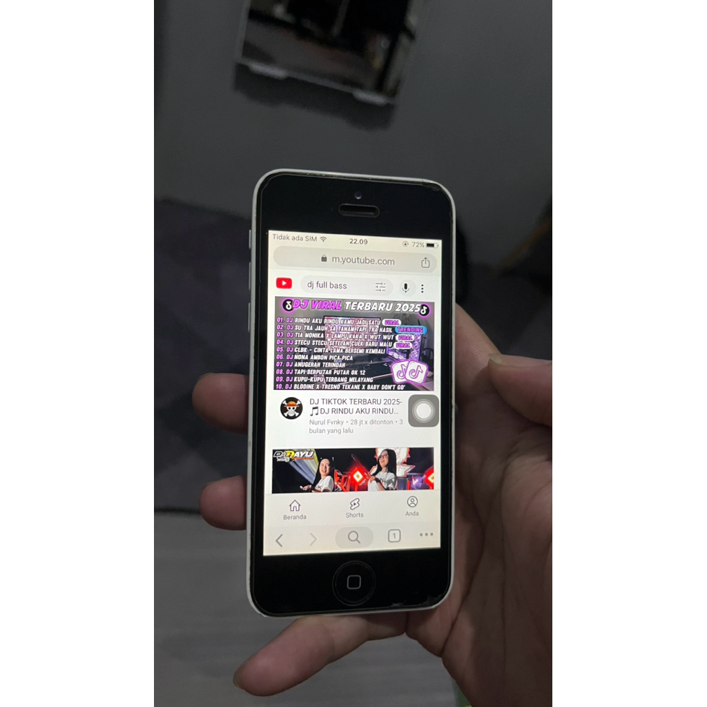 Iphone 5 resmi bekas 16Gb layak pakai