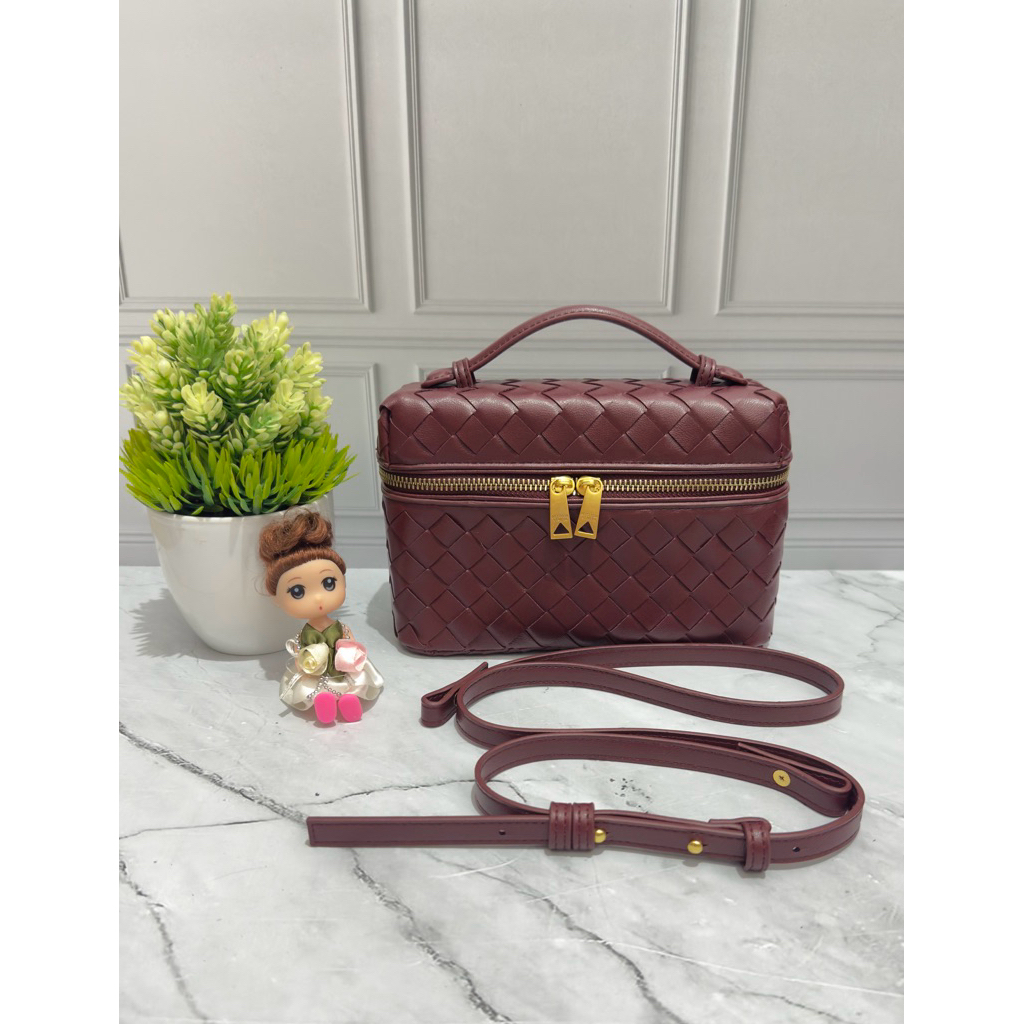 Tas Preloved/Second Boteg ~ Botte*g Vanity warna maroon