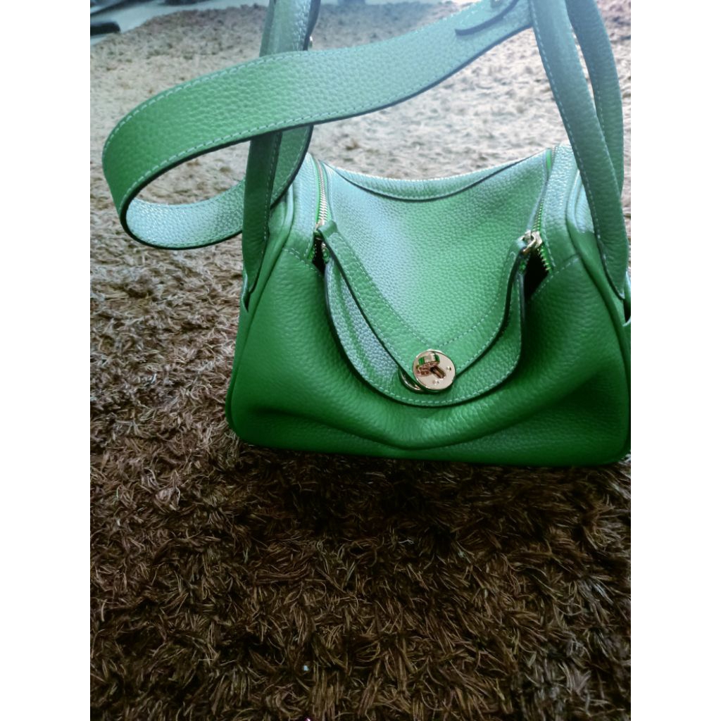 tas kulit sapi asli no brand model Lindy size 26