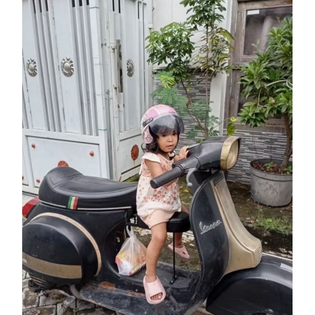Boncengan Depan Anak Vespa