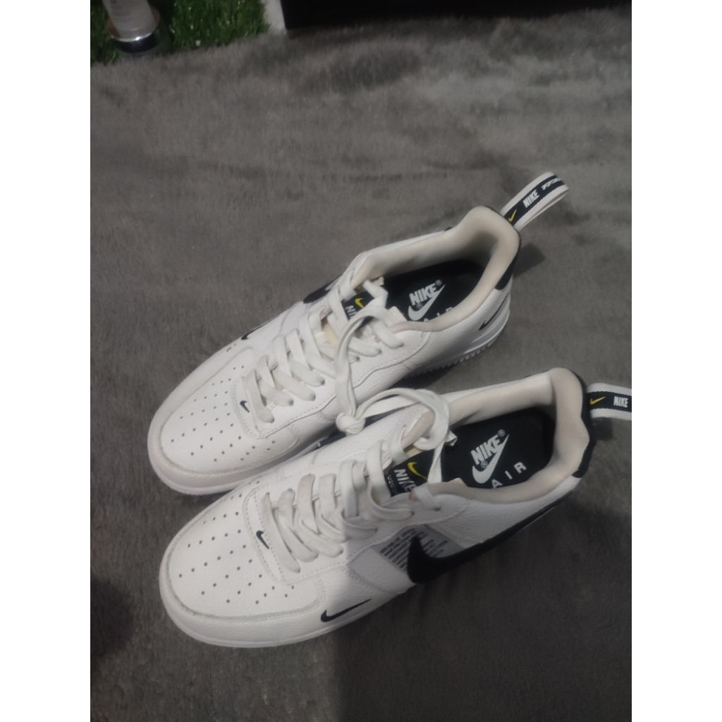 Sepatu Sneaker bekas size 45