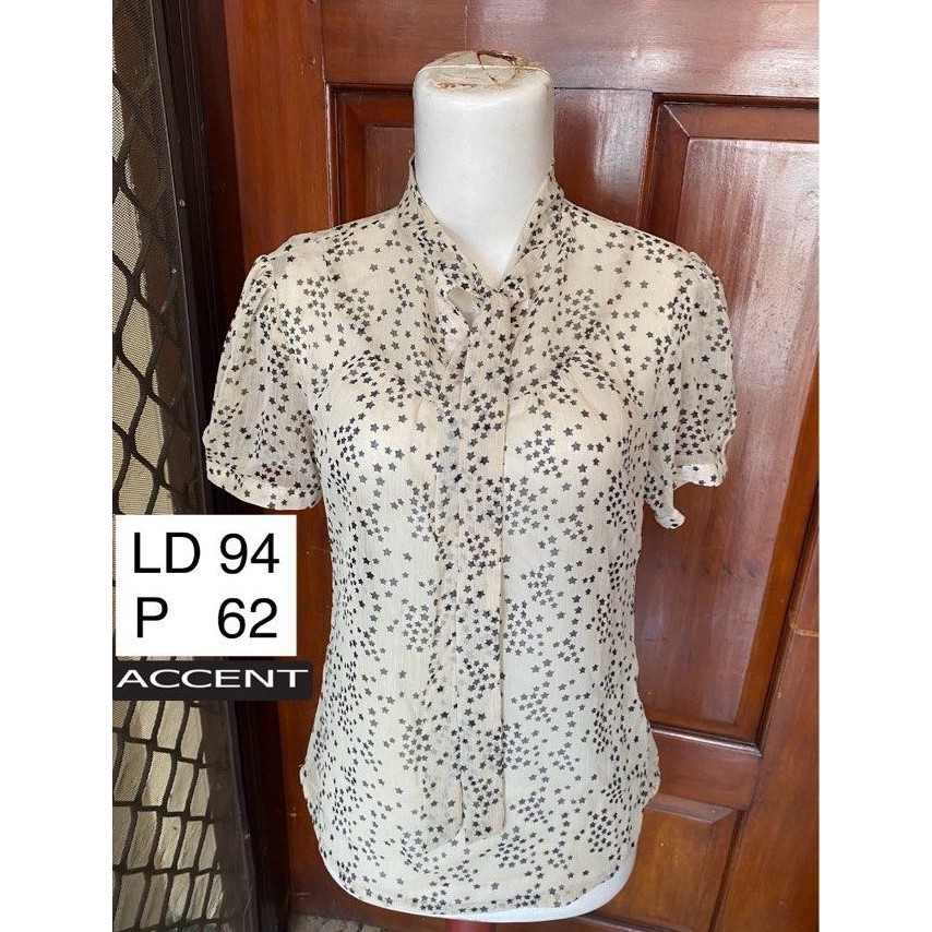 Accent Kemeja Motif Bintang Lengan Pendek Nerawang Sheer - preloved