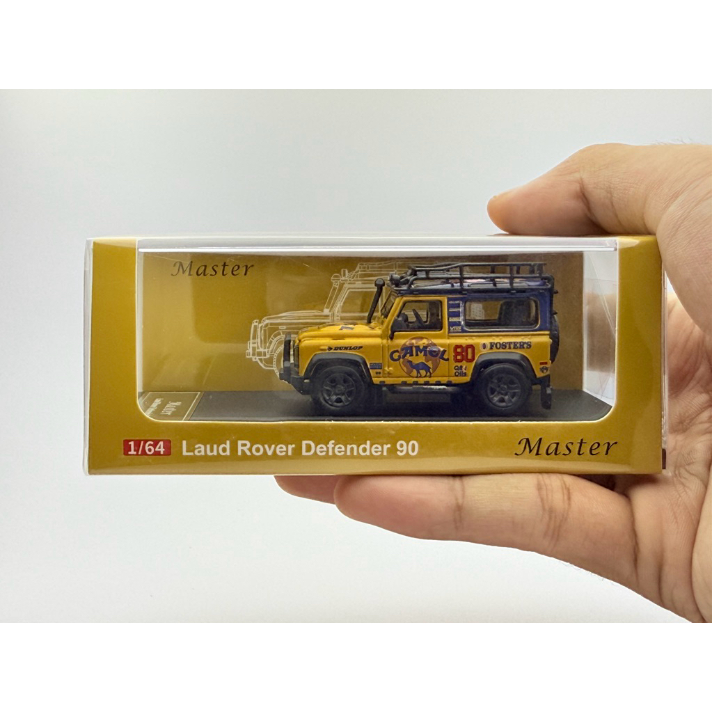 MASTER 1:64 LAND ROVER DEFENDER 90 CAMEL LIVERY
