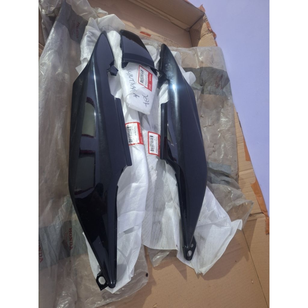 Cover bodi body belakang honda megapro Mp primus hitam original ahm honda kode KEH-600bns