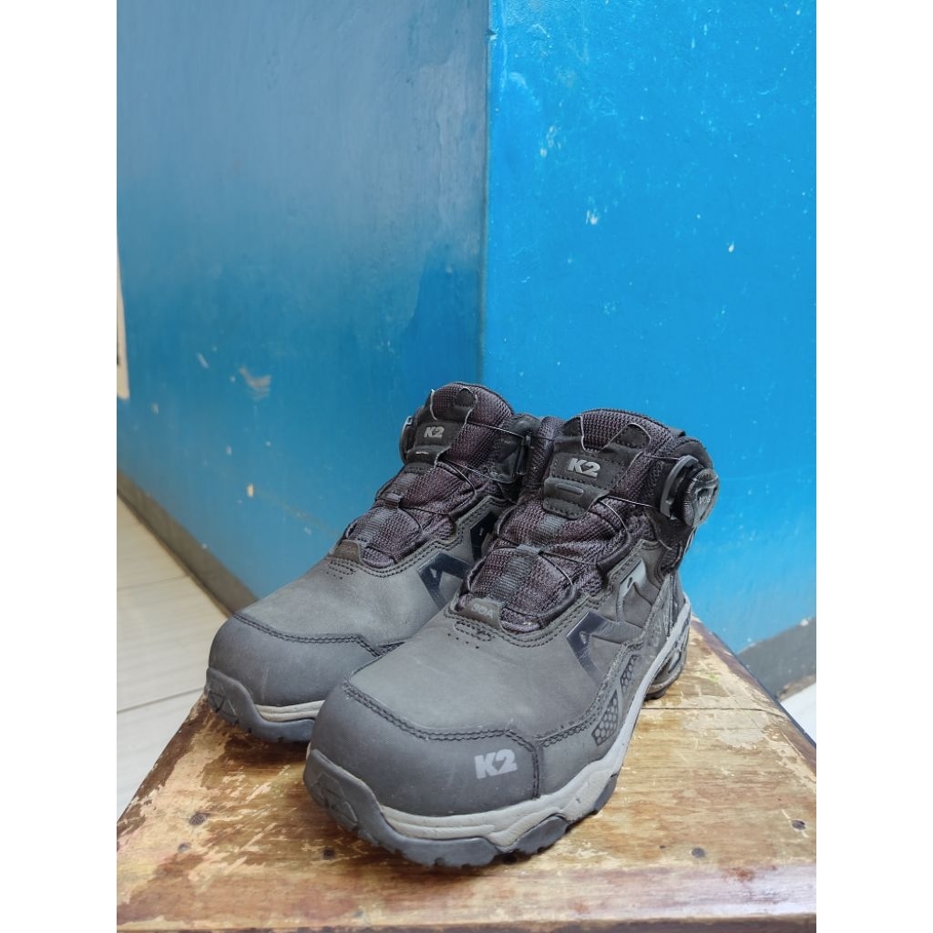 Sepatu outdoor second K2 size 38