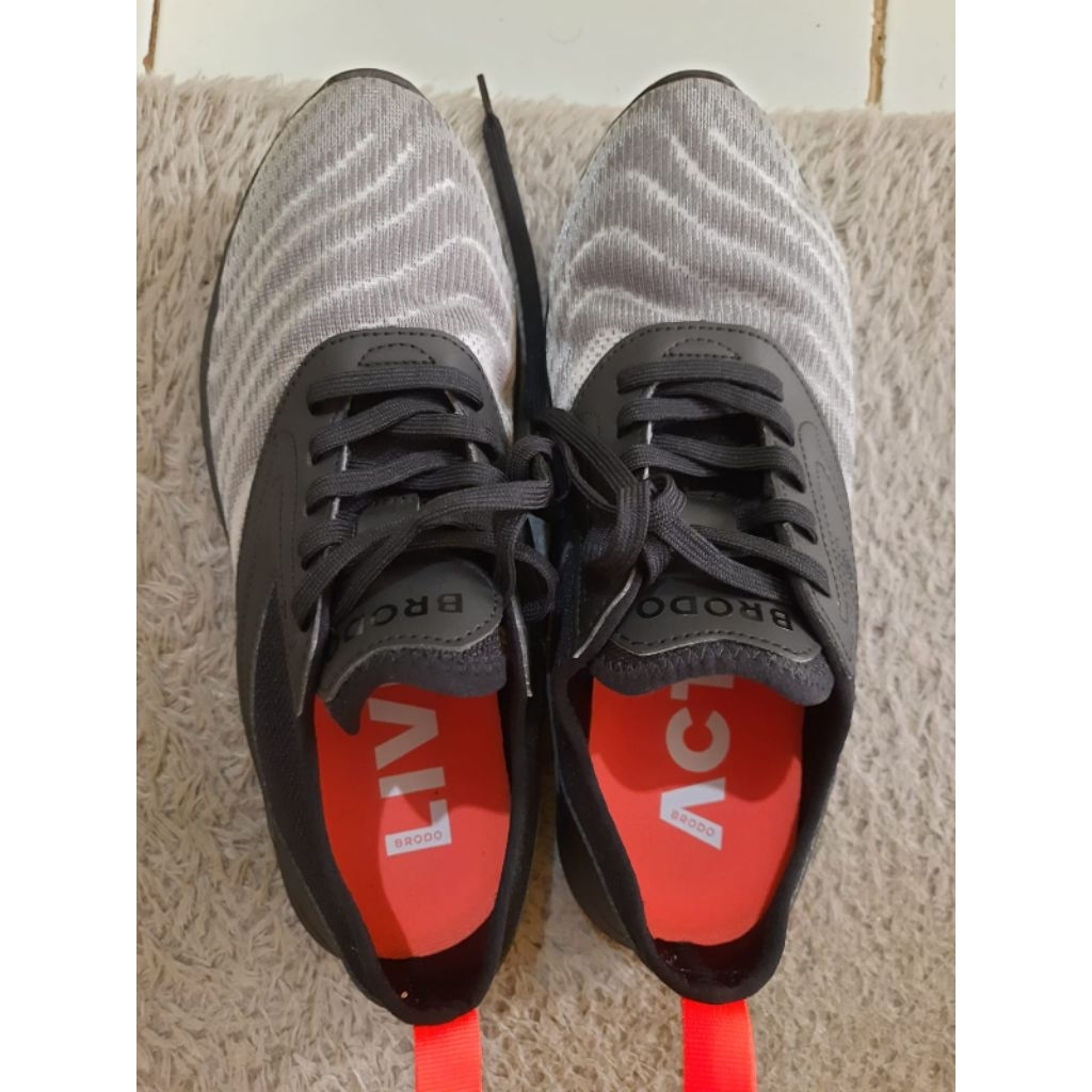 Sepatu olahraga Brodo kaze Racer