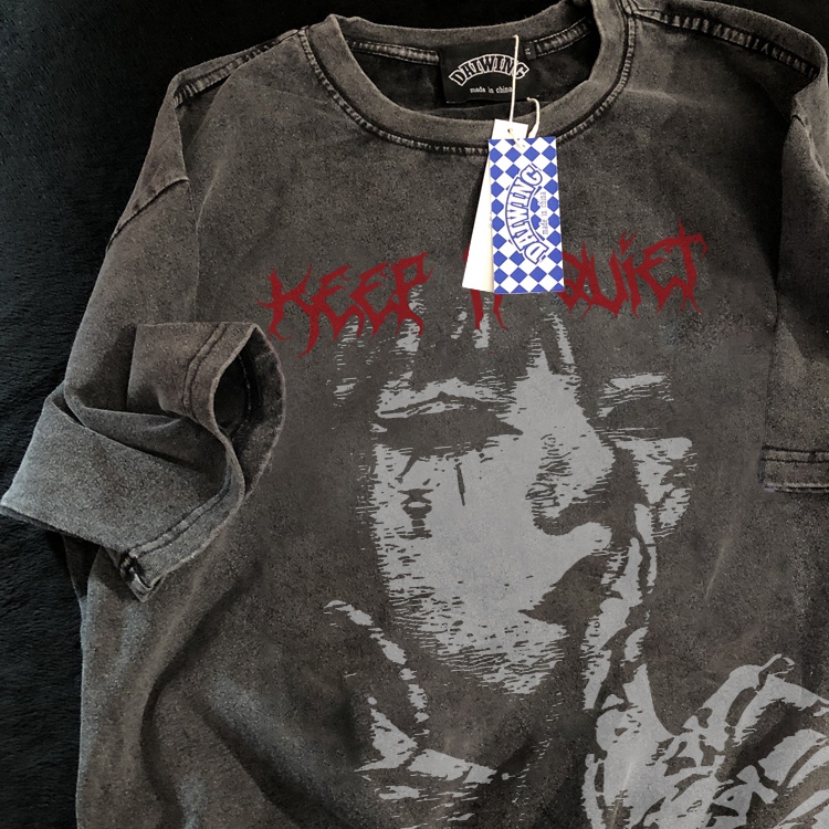 Disneay T shirt Pria | KEEP IT QUIET Alfabet Gambaran Wajah Karakter Gotik Cetakan Pola Kaos Washed 