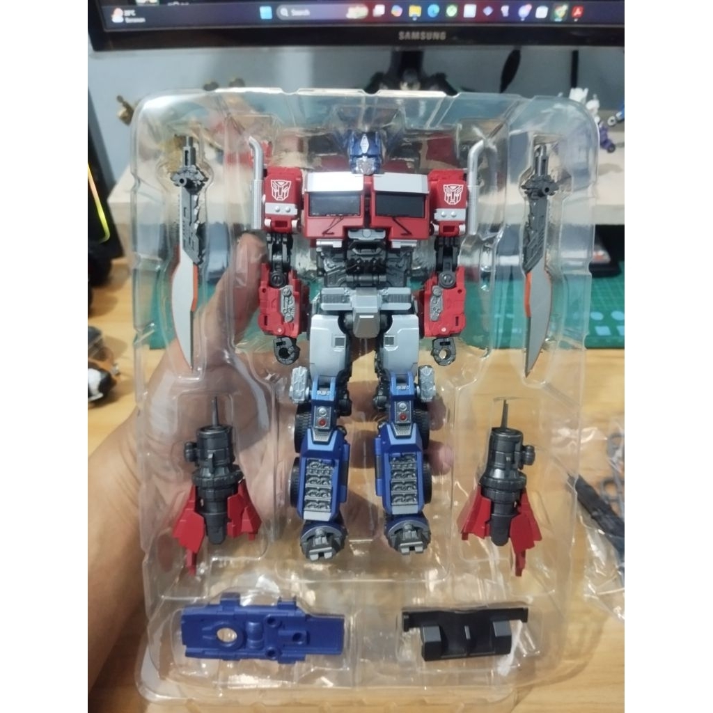 Transformers Optimus Baiwei TW 1030